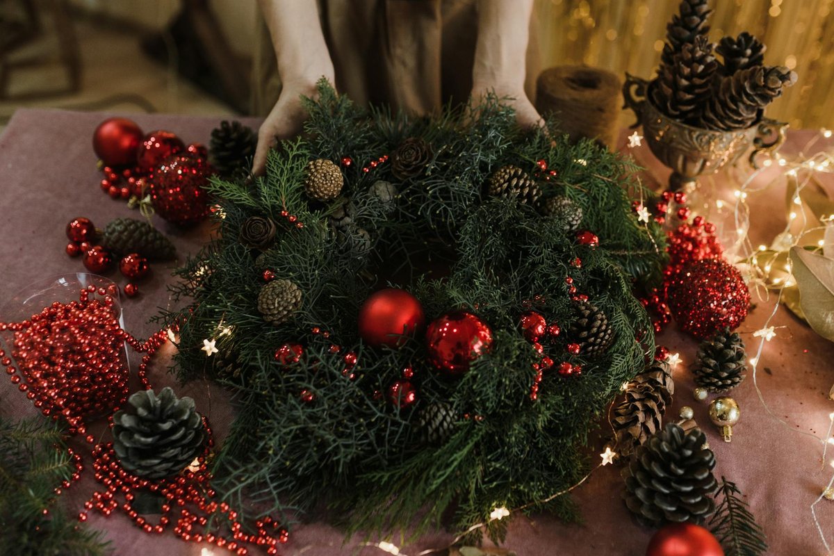 couronne de noël pomme de pin à faire soi-même