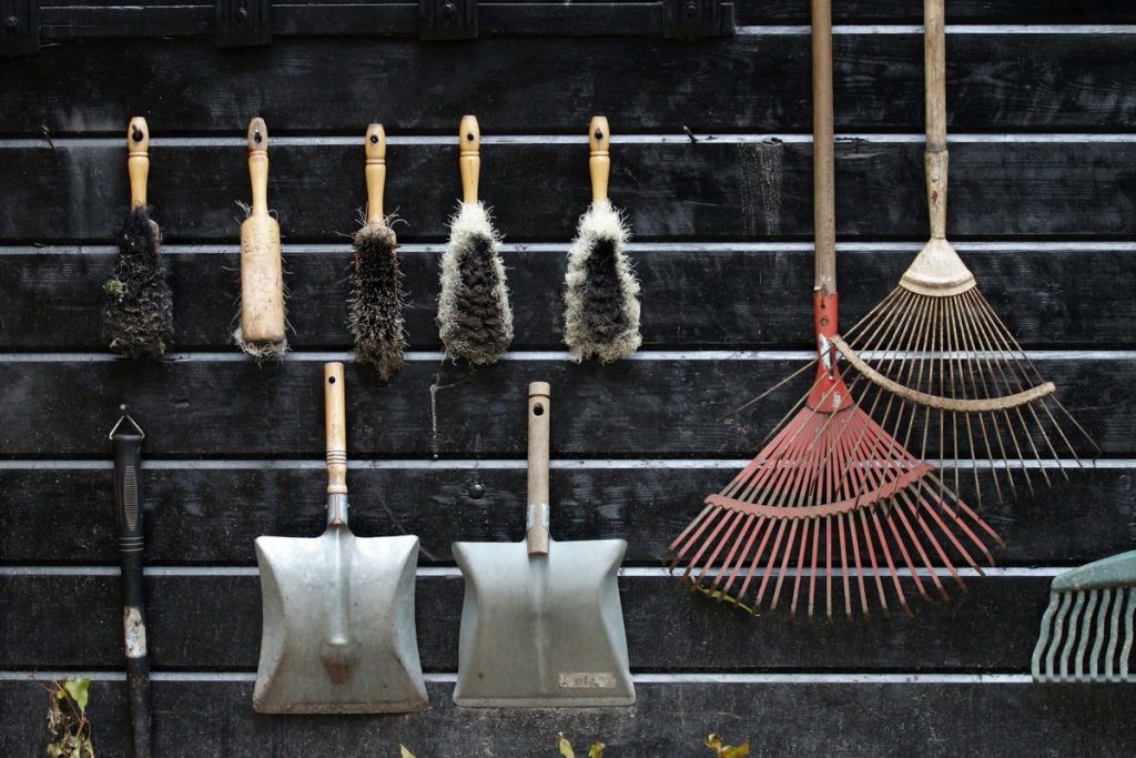 idée aménagement intérieur abri de jardin