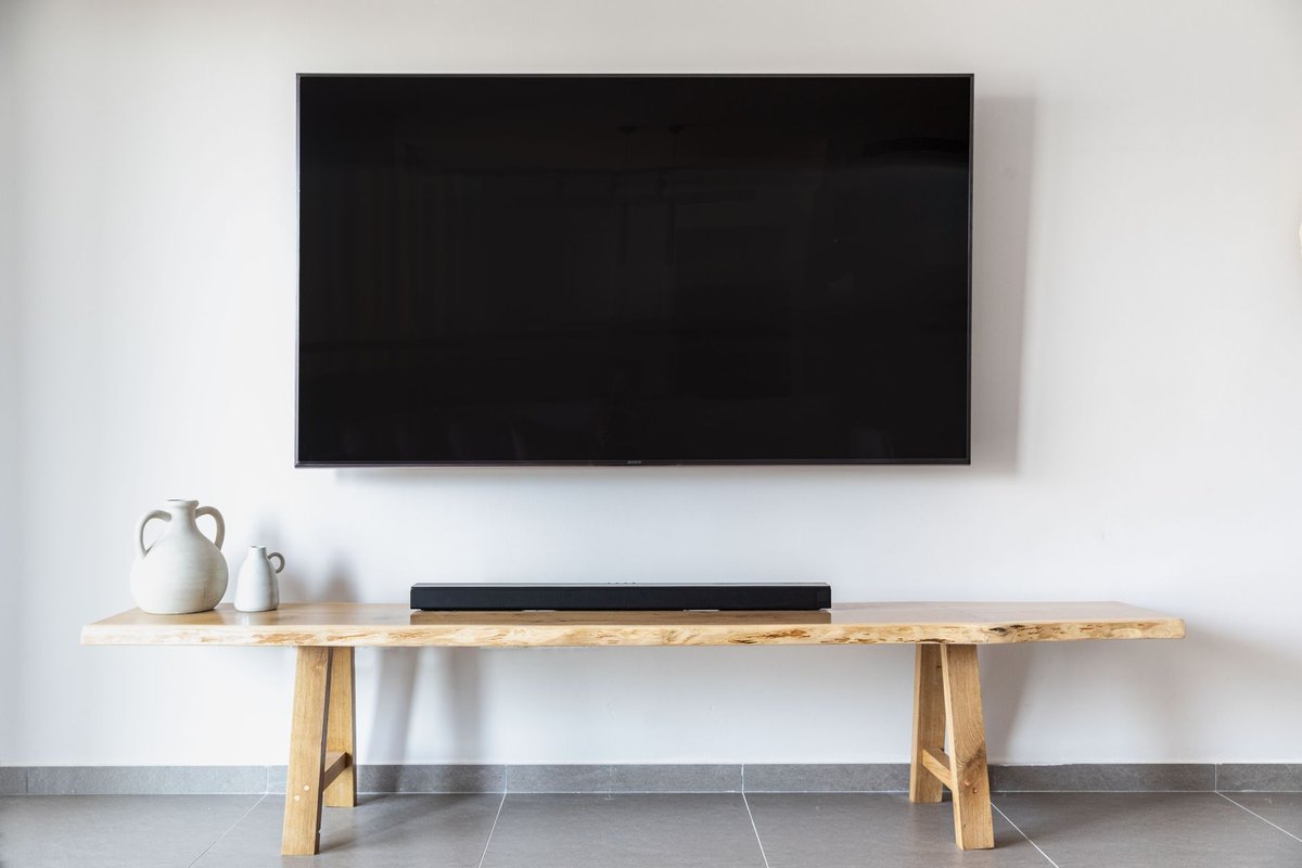 fixer une tv au mur en placo